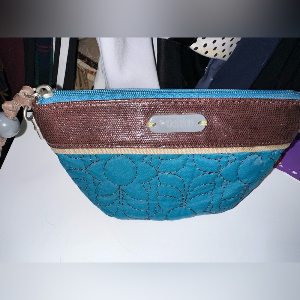 Fossil pouch